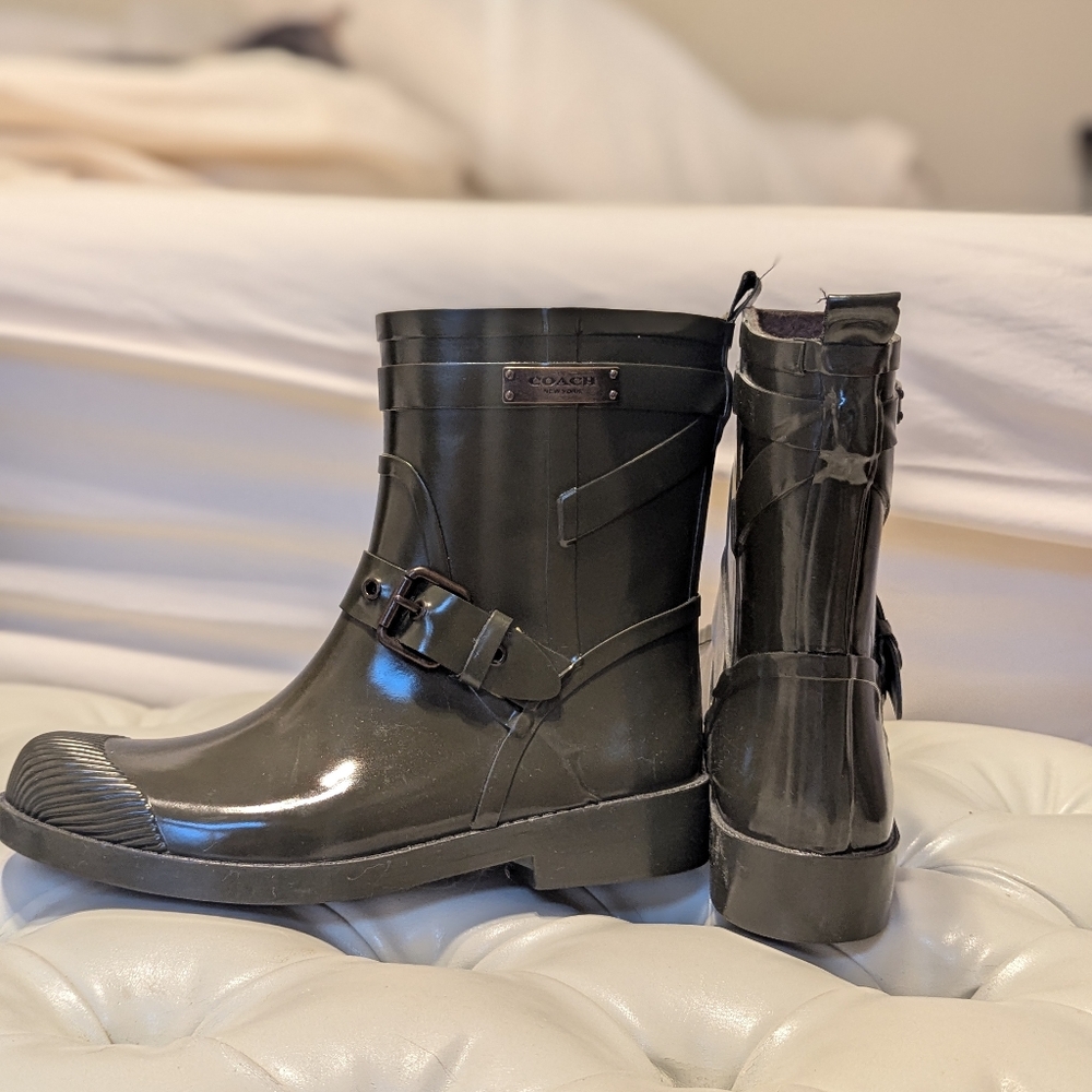 Authentic Coach Glossy Army Green Ankle Boots